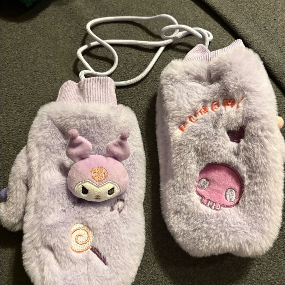 Hello Kitty KUROMI MITTENS. Character is Sanrio.